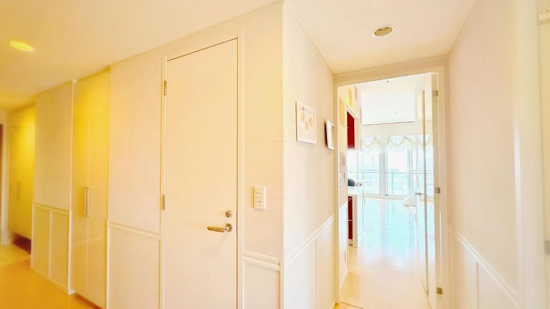 Apartment Luxury 3 Bedroom Namba Skyscraper - 400 Ft High & 300 Sq Ft Wrap Around Balcony - 112 Sq Meters - 1,200 Sq Ft - Parking - 180 Degrees City Views - 2024 Toyota Voxy Can Be Packaged With Ōsaka