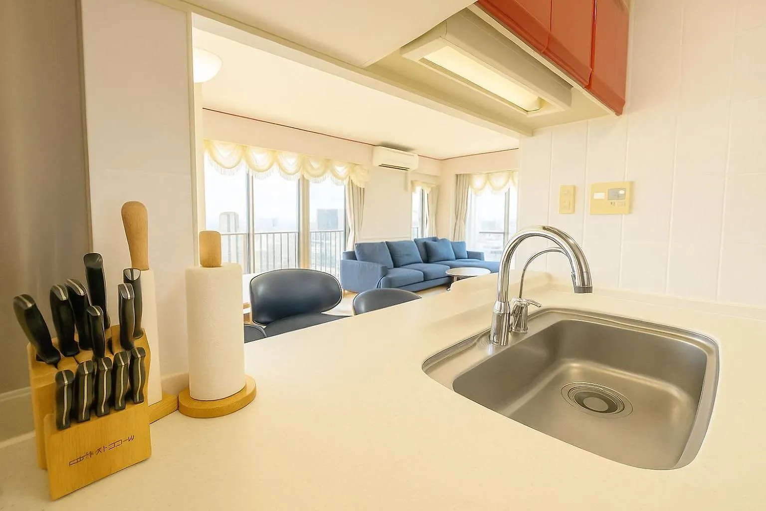 Luxury 3 Bedroom Namba Skyscraper - 400 Ft High & 300 Sq Ft Wrap Around Balcony - 112 Sq Meters - 1,200 Sq Ft - Parking - 180 Degrees City Views - 2024 Toyota Voxy Can Be Packaged With Osaka Japonya