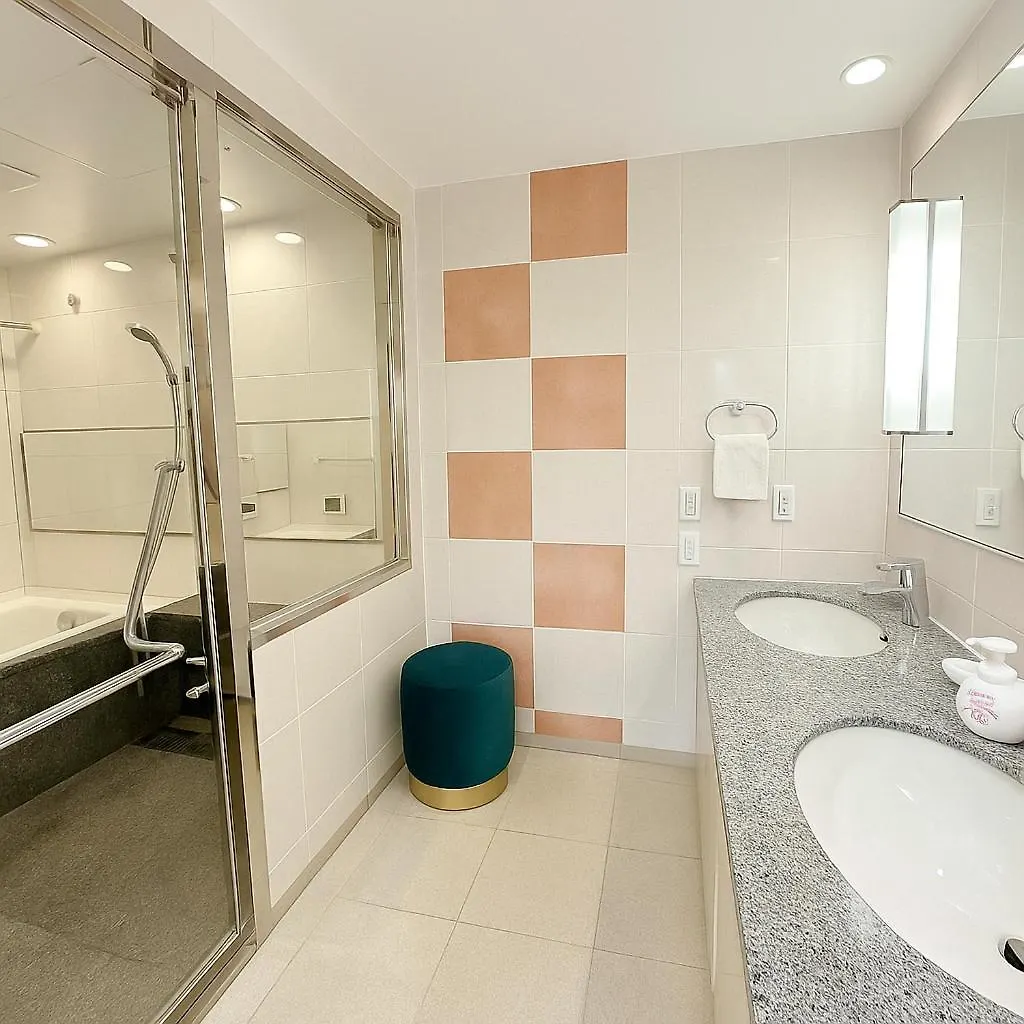 Luxury 3 Bedroom Namba Skyscraper - 400 Ft High & 300 Sq Ft Wrap Around Balcony - 112 Sq Meters - 1,200 Sq Ft - Parking - 180 Degrees City Views - 2024 Toyota Voxy Can Be Packaged With Osaka
