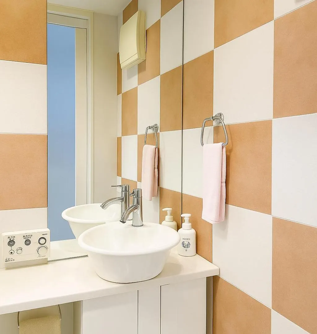 Luxury 3 Bedroom Namba Skyscraper - 400 Ft High & 300 Sq Ft Wrap Around Balcony - 112 Sq Meters - 1,200 Sq Ft - Parking - 180 Degrees City Views - 2024 Toyota Voxy Can Be Packaged With Osaka Daire