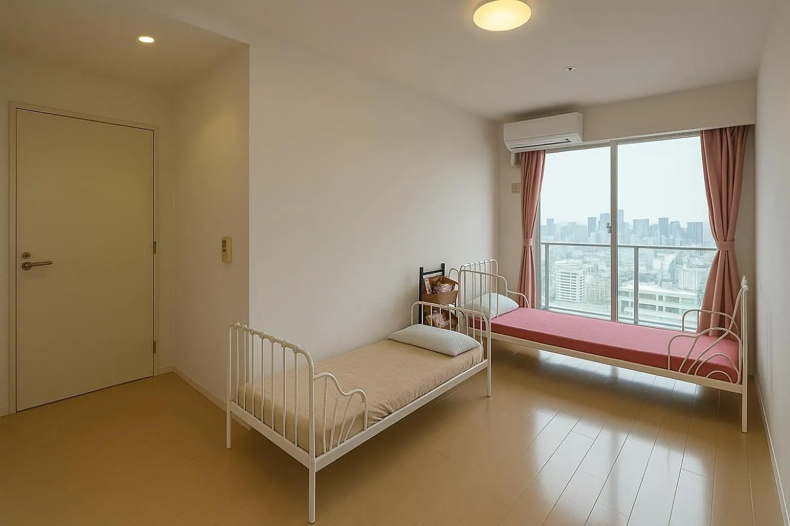 Luxury 3 Bedroom Namba Skyscraper - 400 Ft High & 300 Sq Ft Wrap Around Balcony - 112 Sq Meters - 1,200 Sq Ft - Parking - 180 Degrees City Views - 2024 Toyota Voxy Can Be Packaged With Osaka Daire